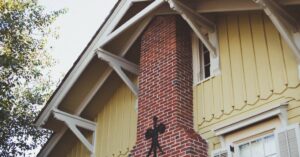 house that needs gutters